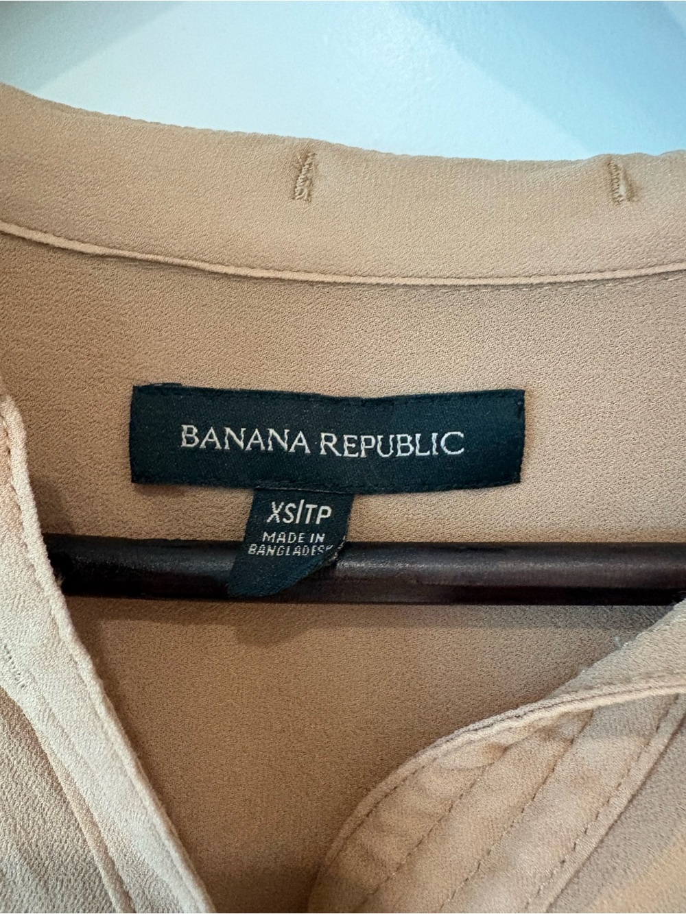 Banana Republic Sheer Button-up Blouse - Tan - Sz XS - Picture 3 of 3